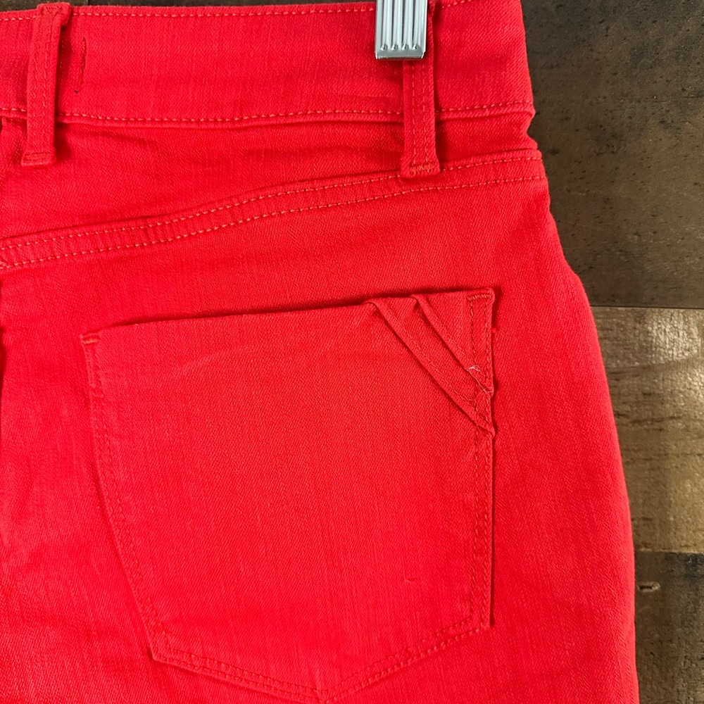 Women’s Apt. 9 Red Mid Rise Shorts Size 4 - Picture 3 of 4